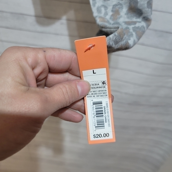 COLSIE CROPPED GRAY LEOPARD PRINT SWEATSHIRT, SZ LARGE - Picture 9 of 10